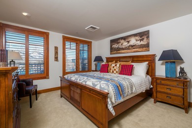 CONVENIENT DOWNTOWN KETCHUM PENTHOUSE! Rare corner unit