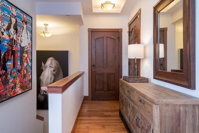 CONVENIENT DOWNTOWN KETCHUM PENTHOUSE! Rare corner unit