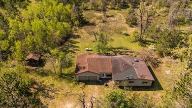 Plenty of potential with this spacious 3 bed 2 bath home on 10 - photo 6