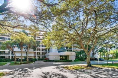 Lake Condo For Sale in Boca Raton, Florida