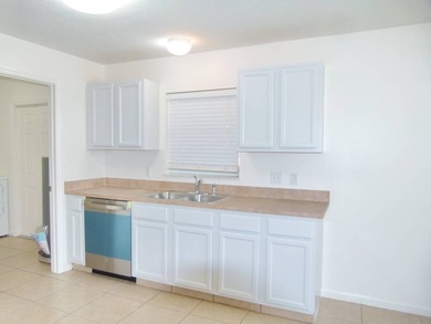 Charming CBS Home in King's Bay. Nestled in a vibrant and active - photo 9