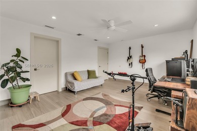 Beautifully renovated smart home in the desirable Coral Ridge - photo 20