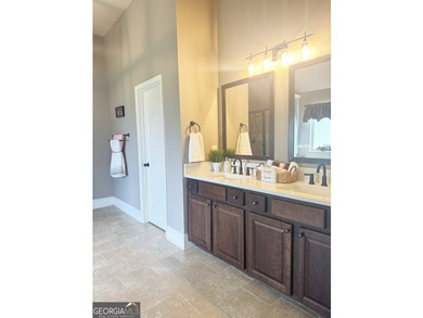 Experience comfort and quality in this beautifully constructed - photo 34