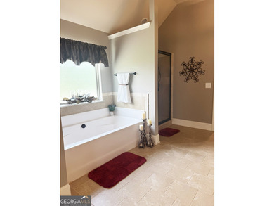 Experience comfort and quality in this beautifully constructed - photo 35