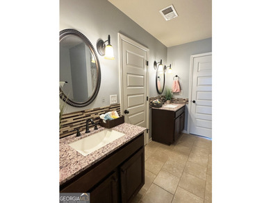 Experience comfort and quality in this beautifully constructed - photo 42