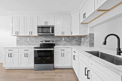 Beautifully remodeled 2/2 condo spanning 1352 sq ft, this unit - photo 1