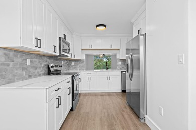 Beautifully remodeled 2/2 condo spanning 1352 sq ft, this unit - photo 3