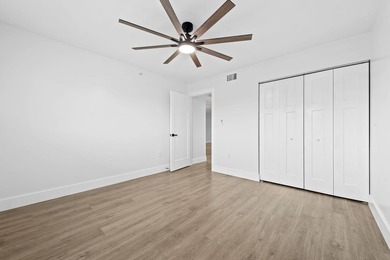 Beautifully remodeled 2/2 condo spanning 1352 sq ft, this unit - photo 6