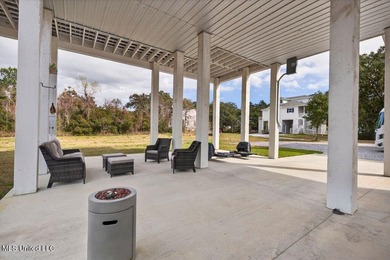 Beautiful custom-built coastal cottage just a short walk to the - photo 2