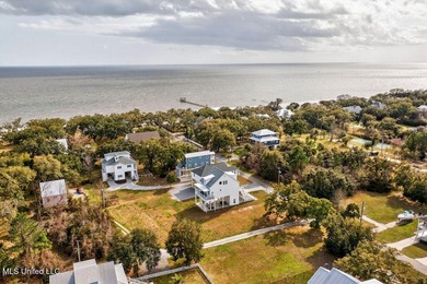 Beautiful custom-built coastal cottage just a short walk to the - photo 3