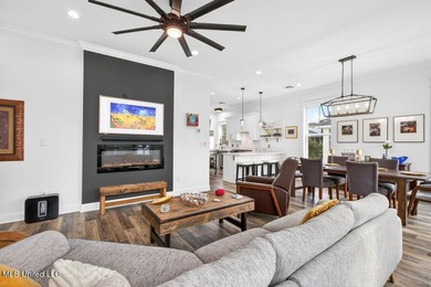 Beautiful custom-built coastal cottage just a short walk to the - photo 8