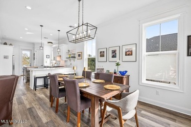 Beautiful custom-built coastal cottage just a short walk to the - photo 9