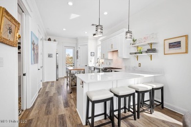 Beautiful custom-built coastal cottage just a short walk to the - photo 10