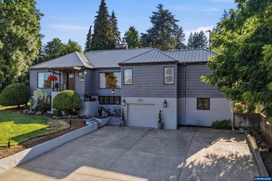 Privacy, views, and interior space come together on this - photo 1