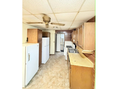 Corner lot opportunity with tons of potential! This 2 bed, 2 - photo 2