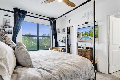 Newer construction, built in 2022. Spacious open floor plan - photo 12