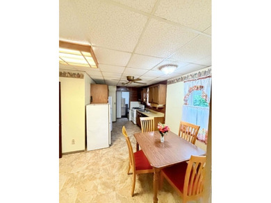 Corner lot opportunity with tons of potential! This 2 bed, 2 - photo 3
