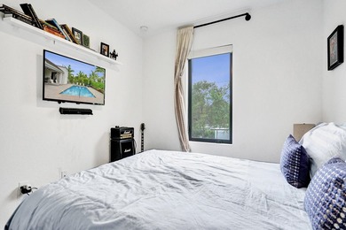 Newer construction, built in 2022. Spacious open floor plan - photo 13