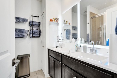 Newer construction, built in 2022. Spacious open floor plan - photo 15
