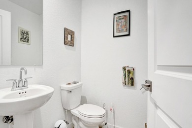 Newer construction, built in 2022. Spacious open floor plan - photo 16