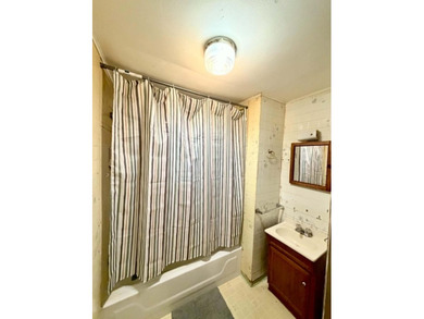 Corner lot opportunity with tons of potential! This 2 bed, 2 - photo 7