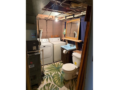 Corner lot opportunity with tons of potential! This 2 bed, 2 - photo 8
