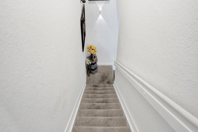 Newer construction, built in 2022. Spacious open floor plan - photo 18