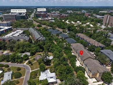 Move-In Ready 2-Bed/2-Bath Condo - Walking Distance to UF and UF - photo 2