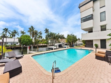 Experience the pinnacle of waterfront luxury in this exquisite - photo 3