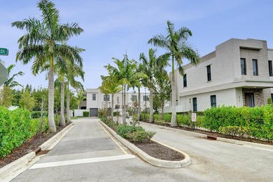 Newer construction, built in 2022. Spacious open floor plan - photo 24