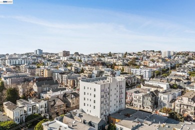 This light-drenched Pacific Heights junior one-bedroom corner - photo 29