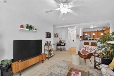 Move-In Ready 2-Bed/2-Bath Condo - Walking Distance to UF and UF - photo 10