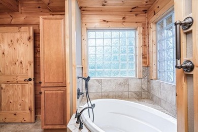 MAJESTIC LAKE HOME ON 1.95 ACRE LOT! This 3 bedroom 3.5 bath Tn - photo 30