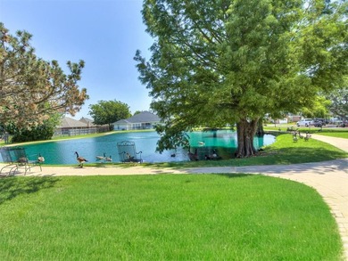 Welcome to Jeffersons Garden! This beautifully maintained - photo 2