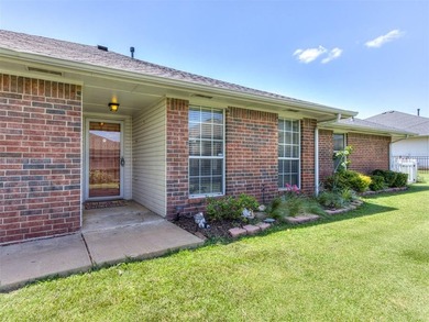 Welcome to Jeffersons Garden! This beautifully maintained - photo 3