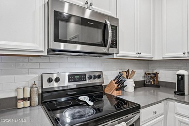 Move right into this beautifully maintained, one-owner townhome - photo 14