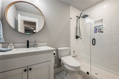 Built by renowned Dave Marrs Development, this stunning - photo 20