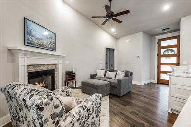Built by renowned Dave Marrs Development, this stunning - photo 26