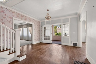Welcome to this beautiful neighborhood, renowned for its - photo 7
