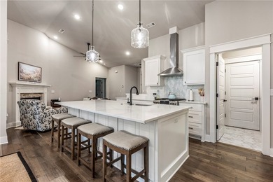 Built by renowned Dave Marrs Development, this stunning - photo 29