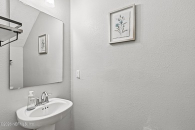 Move right into this beautifully maintained, one-owner townhome - photo 30