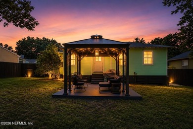 Updated 3-bedroom bungalow on a rare cul-de-sac featuring a new - photo 2