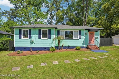 Updated 3-bedroom bungalow on a rare cul-de-sac featuring a new - photo 6