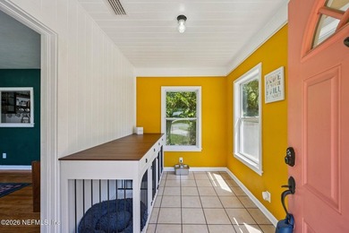 Updated 3-bedroom bungalow on a rare cul-de-sac featuring a new - photo 7