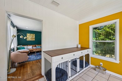 Updated 3-bedroom bungalow on a rare cul-de-sac featuring a new - photo 8