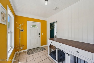 Updated 3-bedroom bungalow on a rare cul-de-sac featuring a new - photo 9
