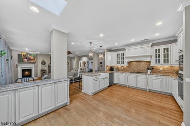 Spectacular Colonial in Sought-After Vizcaya Estates! Welcome to - photo 2