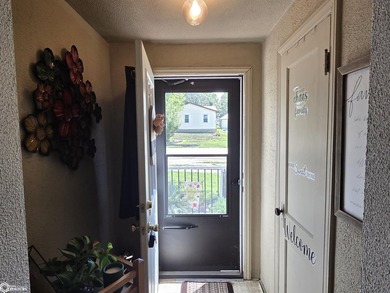 This well-maintained home is move-in ready and features numerous - photo 7