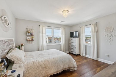 Experience luxury in this newly renovated, 5-bedroom, 3.5-bath - photo 13