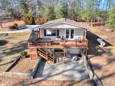 A renovated ranch on the shores of Poplar Creek. Privacy awaits